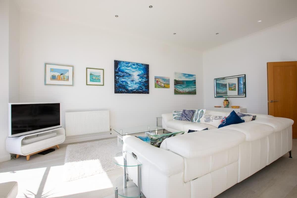 Breathtaking Views At The Bay Holiday home